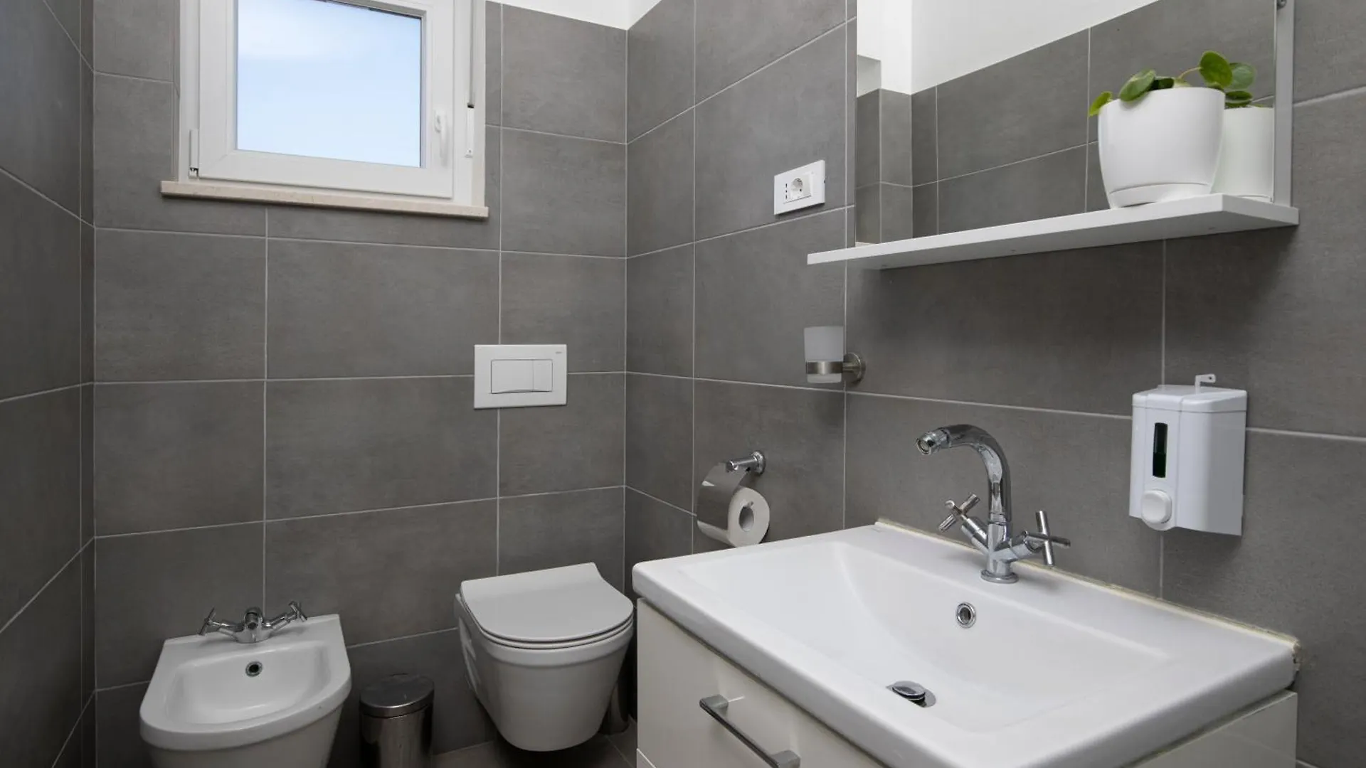 פולה Villa Edis