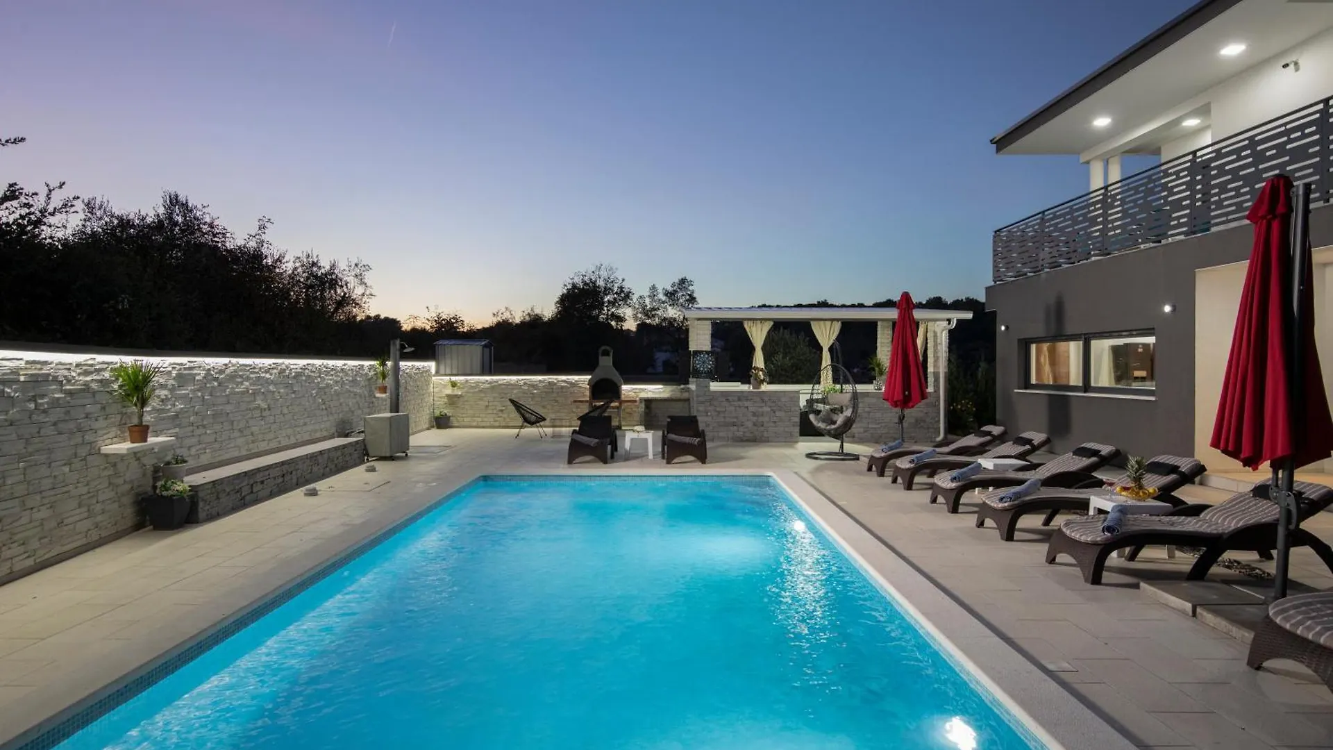 פולה Villa Edis
